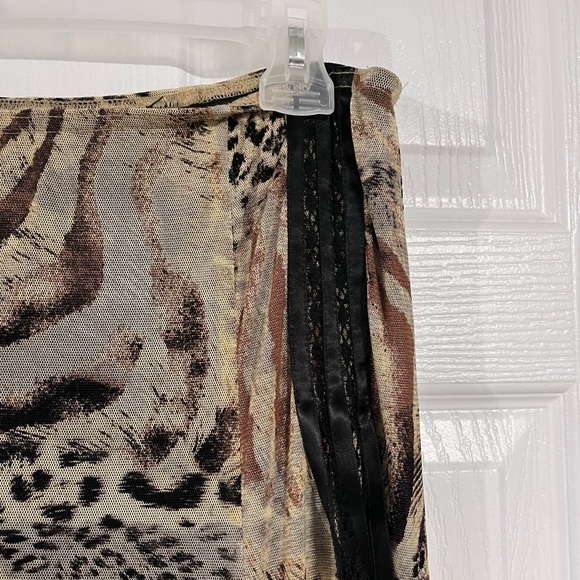 cheetah asymmetrical bottom skirt with lace detail - Picture 3 of 5